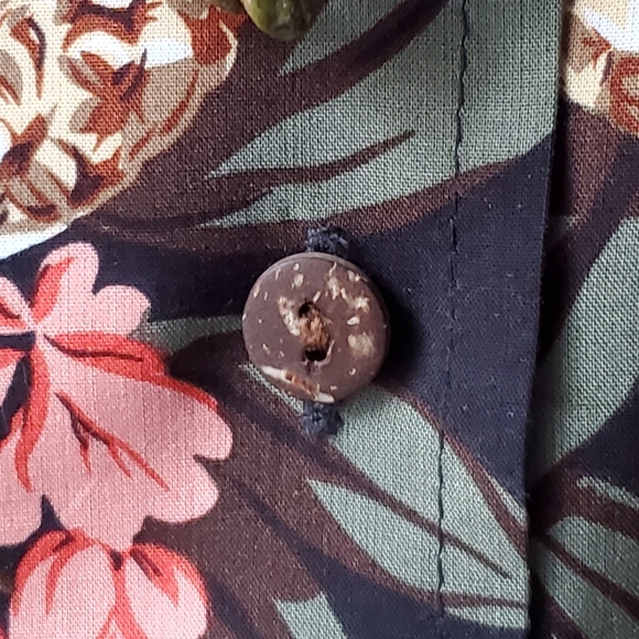 Hilo Hattie vintage Hawaiian shirt - Picture 6 of 9